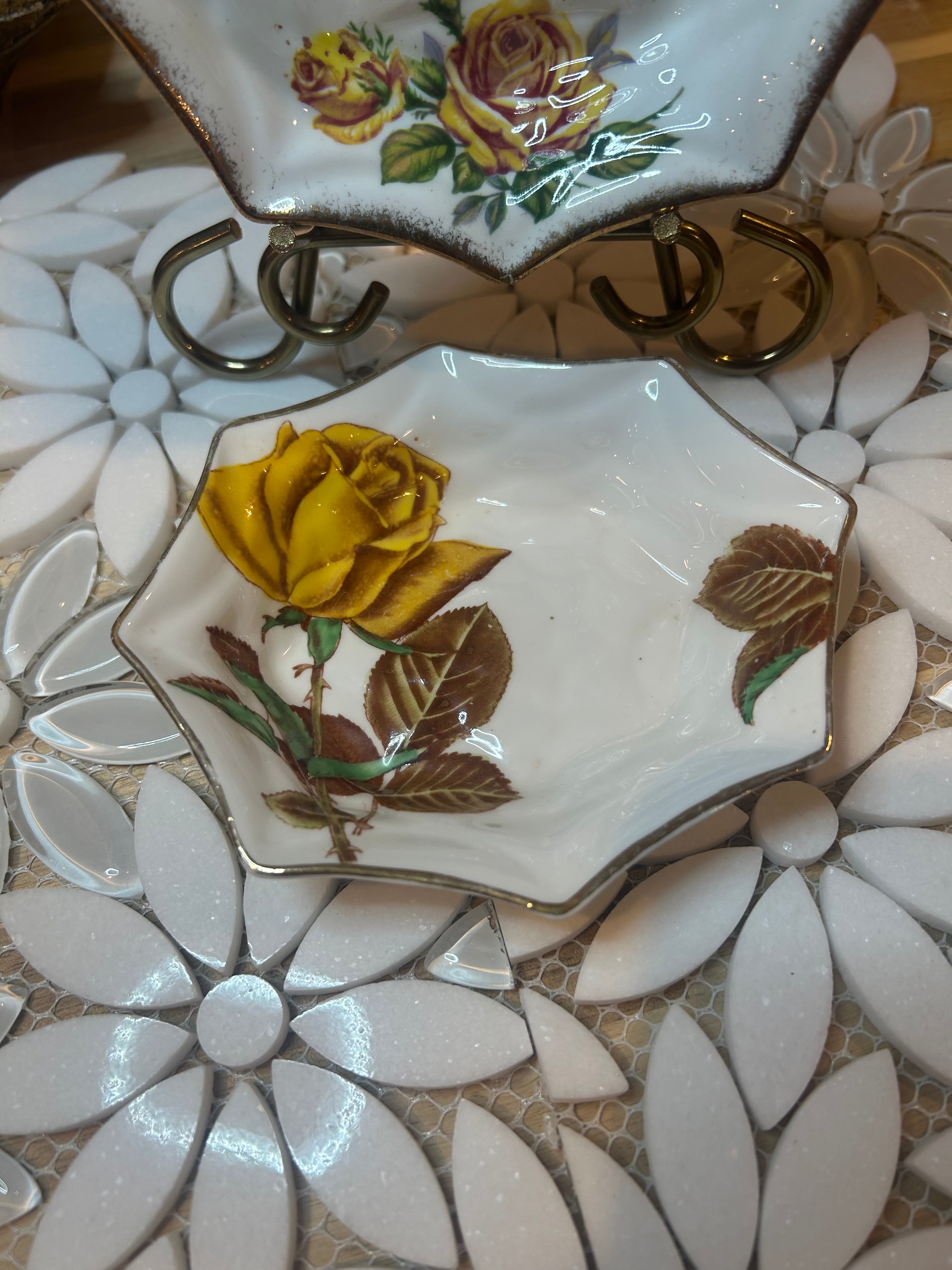 Royal Standard Fine Bone China Romany Rose - Set of 2
